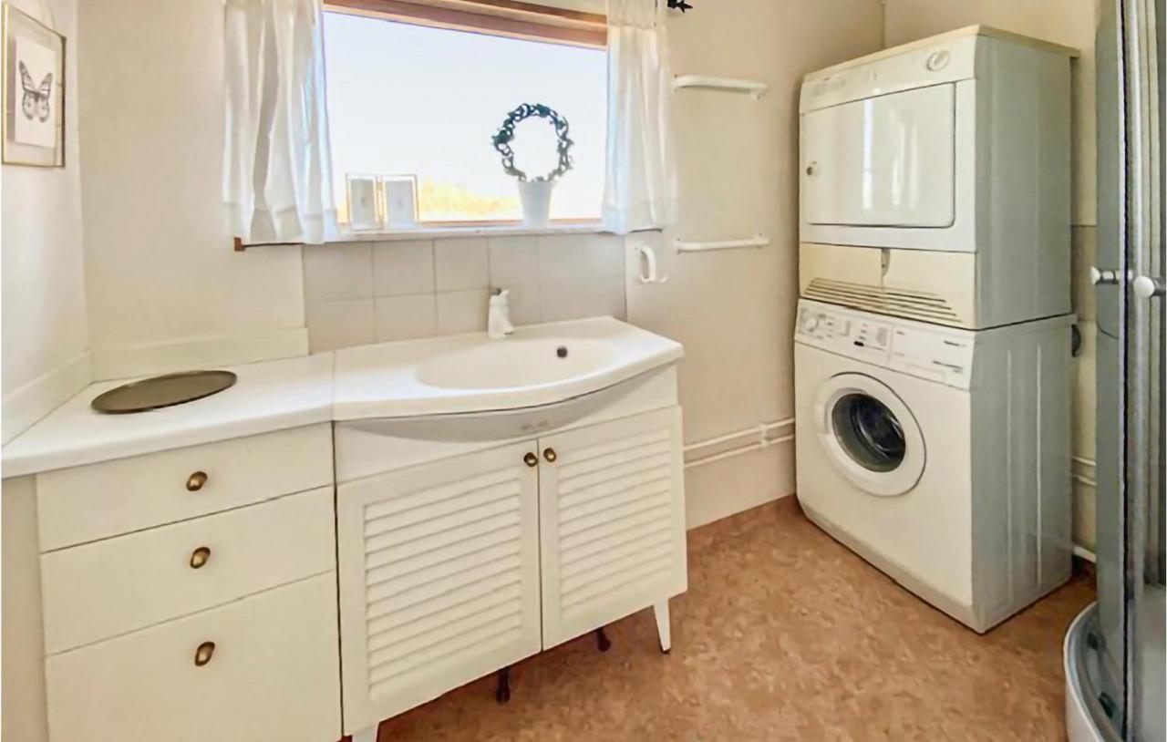 Gorgeous Home In Harloesa With Wifi Harlosa ภายนอก รูปภาพ